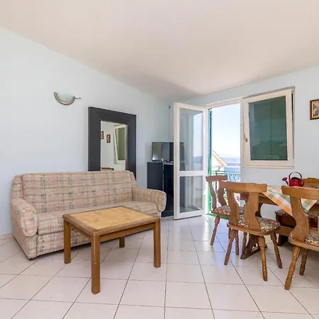Laguna Apartment
