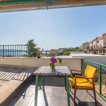 Laguna Apartment