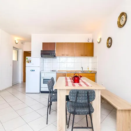 Laguna Apartment *